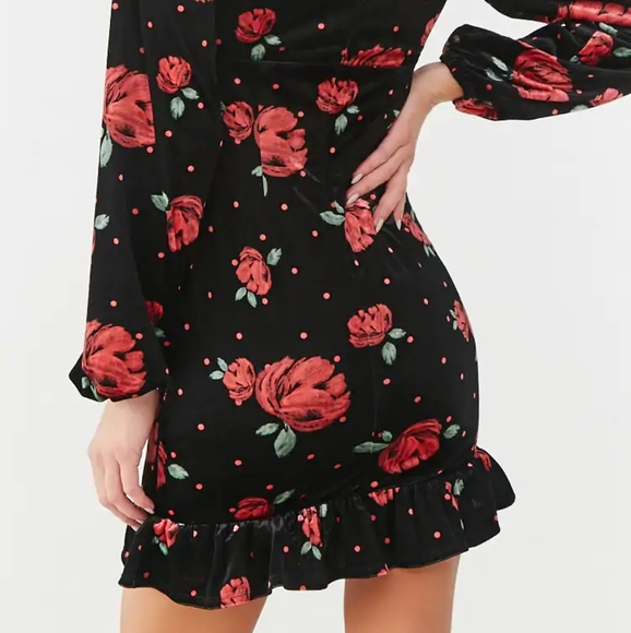 Velvet Floral Scrunched Ruffled Long Sleev… - Picture 8 of 8